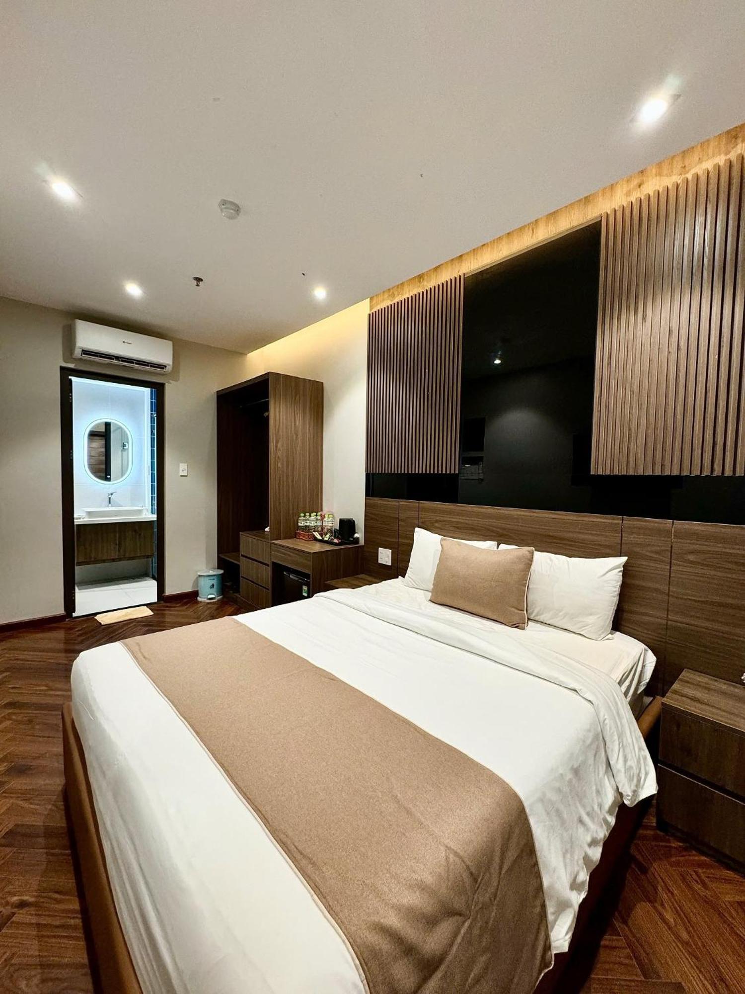 Khách sạn Long 2 *